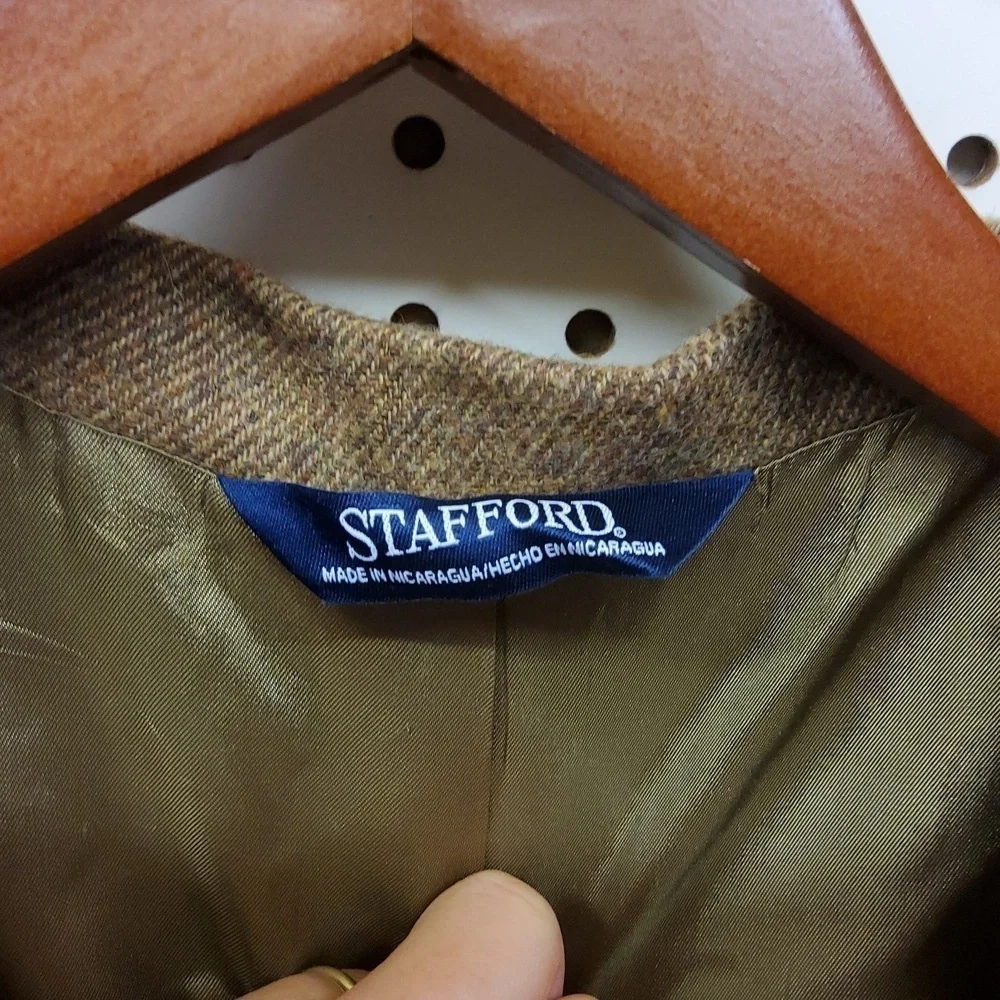 Stafford mens size 44L sports coat great condition